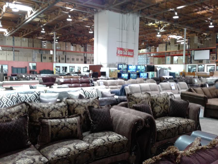 Daniel's Outlet Center photo 2